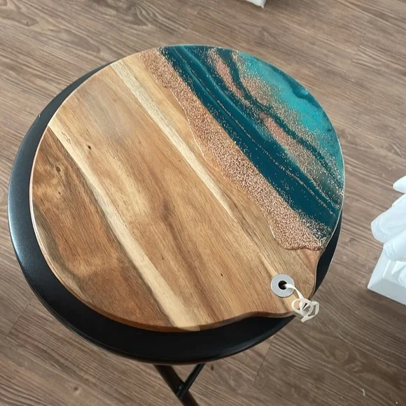 Round Wooden and Resin Serving Board - Picture 4 of 4
